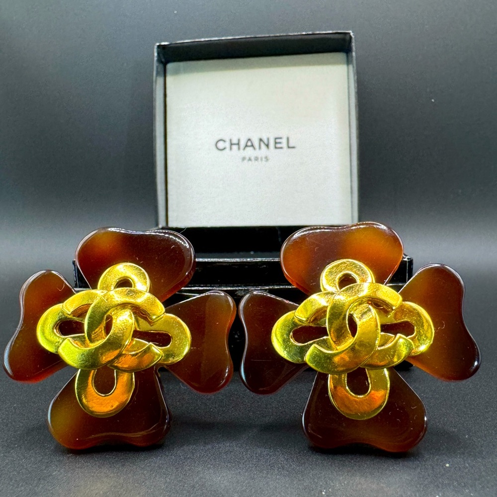‼️FINAL PRICE‼️  LOT 440 24K gold plated Chanel vintage tortoise resin clips
